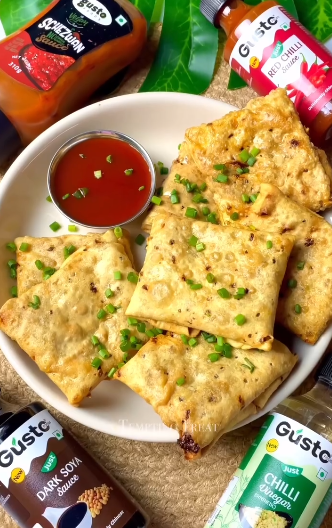 Chinese Samosa Recipe With Papad (using Gusto's schezwan sauce, Gusto's red chili sauce, Gusto's dark soya sauce and Gusto's vinegar sauce)